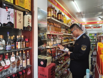 谢家集区市场局开展全区“特供酒”清源打链专项行动 严管酒类经营秩序